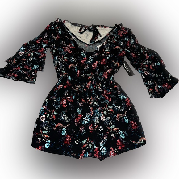 Haute Monde Pants - Haute Monde Junior ruffle sleeve romper size small floral, print NWT